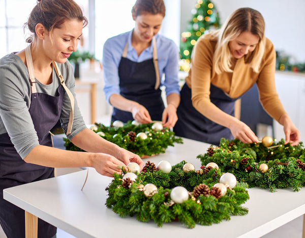 Team-Event Adventskranz binden in einem Unternehmen mit professioneller Anleitung
