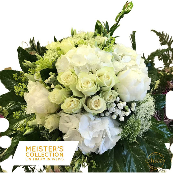 Eleganter weißer Blumenstrauß mit Rosen, Hortensien und grünen Akzenten – Meister's Collection