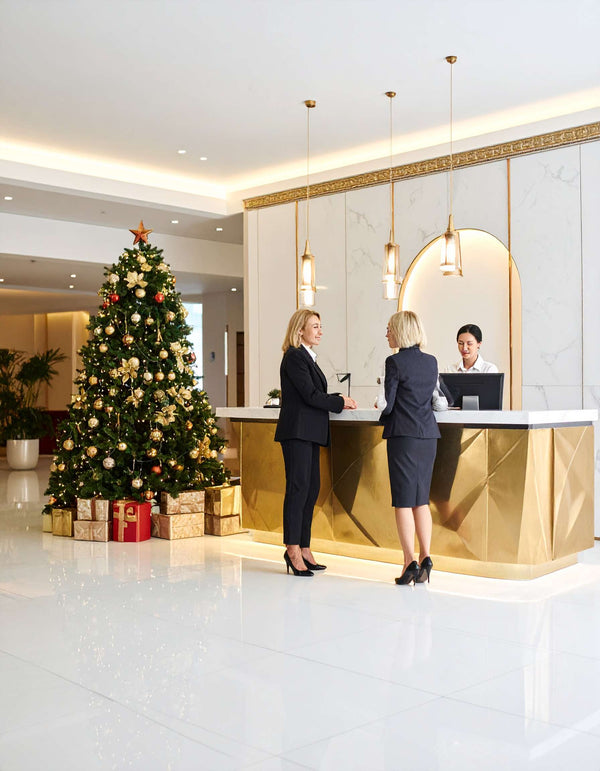 Weihnachtsdeko für ein Hotel in der Frankfurter Innenstadt Blumen Meister