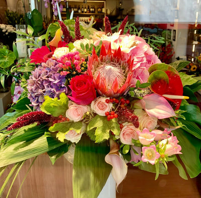 Exklusiver Blumenstrauß mit Protea, Rosen & Hortensien – frisch geliefert in Frankfurt & Düsseldorf